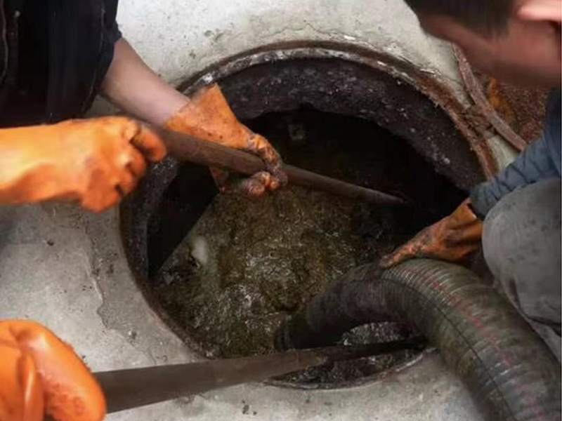 曲江清理化粪池时如何避免沼气的危害?